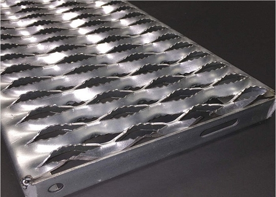 Perforated Serrated Grating , Grip Strut Safety Grating For Stair Treads