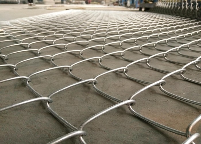 Hot Dipped Galvanized Chain Link Fence Mesh 2.0-4.8mm  For Sport Field